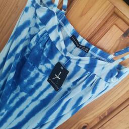 Primark Strap Tie Dye Playsuit Jumpsuit Shorts Size 10 **Brand New**£6.99**.
Strap Can Be Adjusted
Blue & White
Condition is Brand New With tags
Lovely Summer Beach Playsuit
Price £6.99
Postage: £3.95 2nd Signed

Please Message Me If Any Questions.