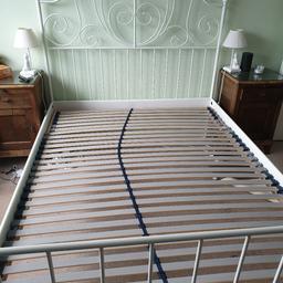 Leirvik Doppelbett von Ikea, kaum benutzt.
Ohne Rost und Matratze