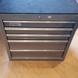 Brand New Never Used

Halfords 5 Drawer tool chest in grey

This is brand new never used but may have Marks or scarfs from storage and moving

these retail at £ 179 each in Halfords

iSell for £129 to clear as no keys

collection only from iSell B23 6UE