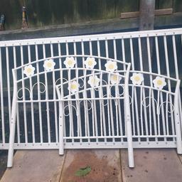 This product is in good condition.
This metal bed frame is very stable and has a nice flower design to it.