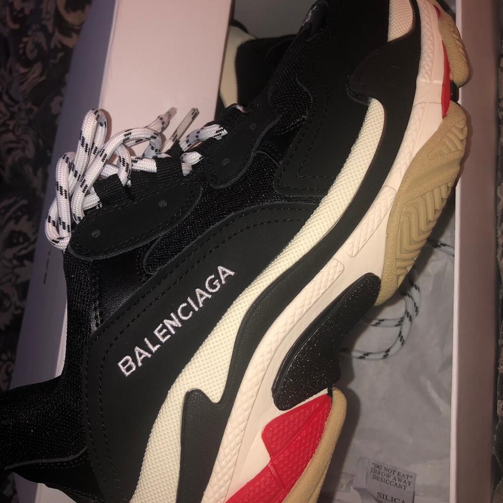 Replica on sale triple s