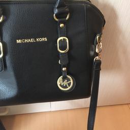 Verkaufe selbst ersteigerte bei Kleinanzeigen gekaufte Michael Kors Handtasche für über 70 Euro 
Als echt gekauft aber keine Ahnung ob echt oder nicht ist mir zu groß deshalb für 15 Euro zu verkaufen zzgl. Versand 
NR HH
Privat