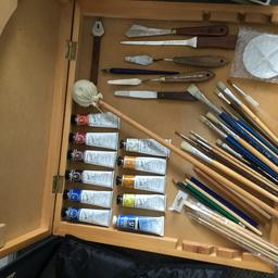 This is an art bundle containing everything in the picture. Several Art books, travel carry case/easel with paints, oils etc. Brush set. Canvas and other art materials. Some new, some partly used.

Have grouped together but happy to sell off items individually if interested.

Collection hertford.