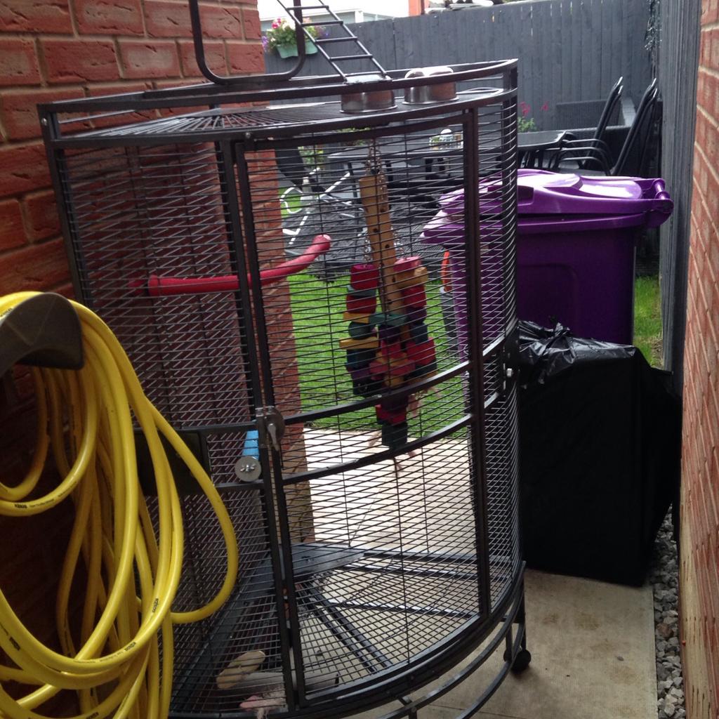 Large corner parrot cage. in L13 Liverpool für £ 50,00 zum Verkauf