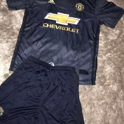 BRAND NEW WRAPPED WITH TAGS SHIRT & SHORTS MAN U 
2/3  3/4   10/  11/12
