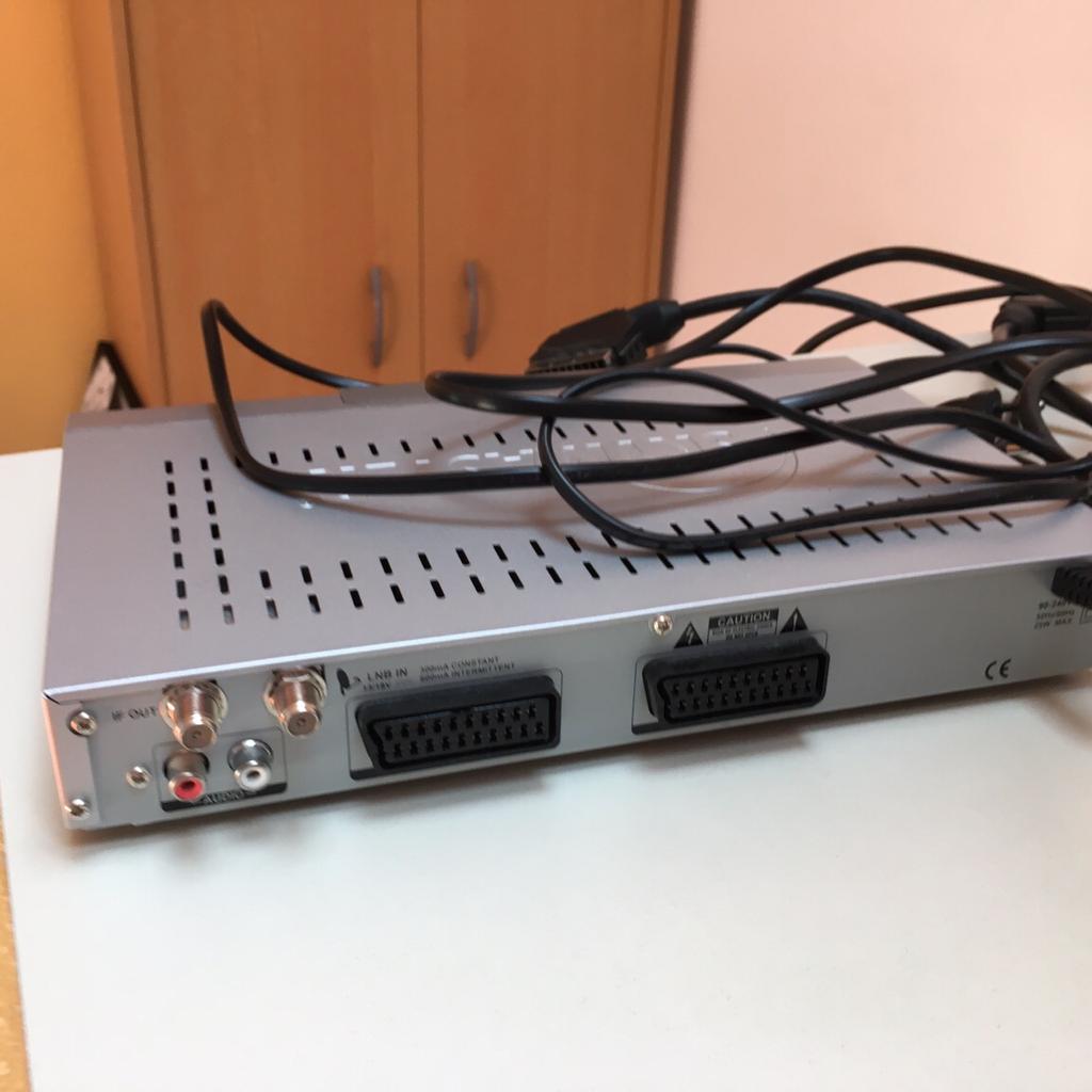 LCDFernseher Grundig + Receiver in 4963 Sankt Peter am Hart für € 40