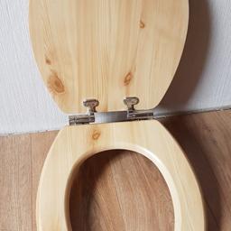 Verkaufe WC Sitz aus massiv Holz. 
Neupreis 25 € 
Würde nur kurz montiert, aber nicht benutzt.  
Versand 4,50 €