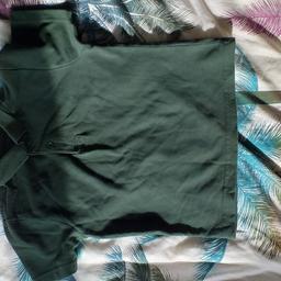 green polo 9x age 5 1x age 4
used condition not perfect but still life to go
unisex perfect for nursery or first year underneath pinafore dresses etc