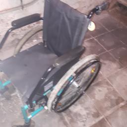Verkaufe einen Rollstuhl in sehr gutem Zustand. Man kann ihn zusammenklappen somit ist er ideal für unterwegs und für Reisen. Für 70€ VHB zu verkaufen.
