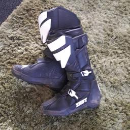 here I'm selling a pair of shift motocross boots good condition hardly worn size 8