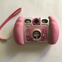 Eine Vtech KidiZoom Twist Kamera in Pink in gutem Zustand. Voll funktionstüchtig, inklusive Speicherkarte und Armschlaufe.
Versand ist möglich, dafür anfallende Kosten werden vom Käufer getragen.