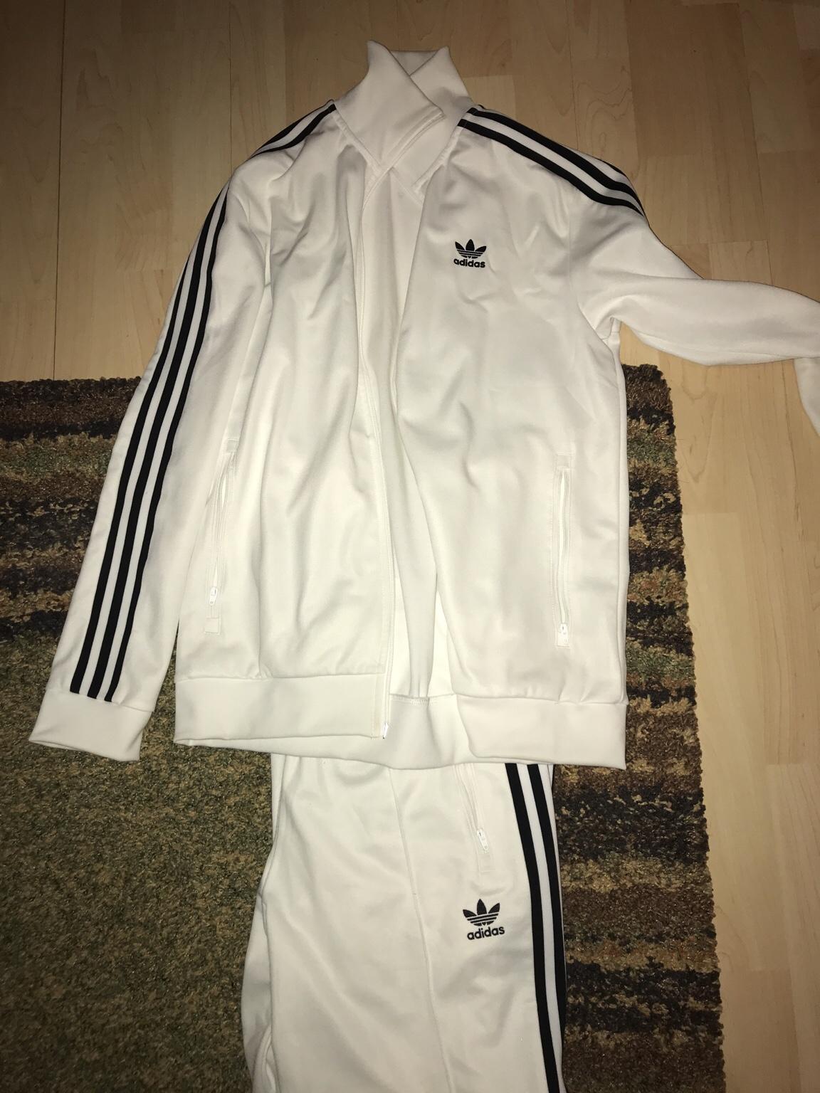 Adidas store jogginganzug weiß