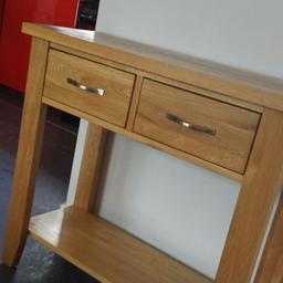 2 drawer console table - excellent condition. 

Lovely oak feature, great condition, sturdy and drawers open and close as should.  

Obviously can't post, but can deliver locally for a small charge. 

Dodleston area. Any questions please ask.
