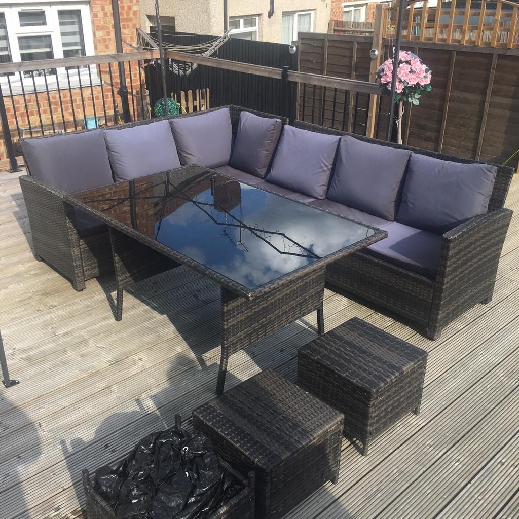 Rattan effect garden table & chairs in DA7 Bexley für £ 350,00 zum