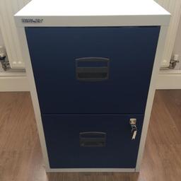 Blue filing cabinet with key
Height 67cm, Depth 40cm, width 42cm
****Collection only****
