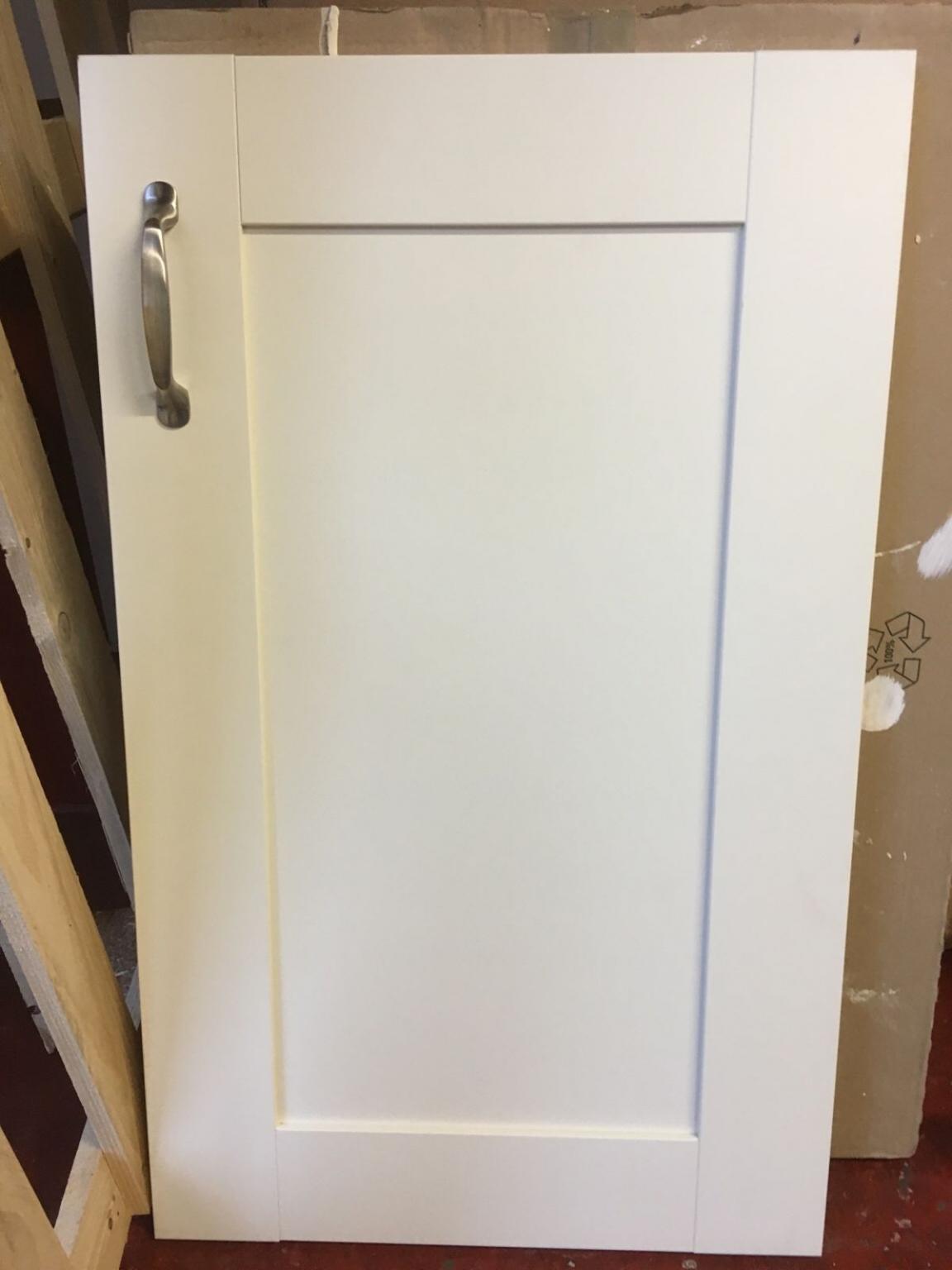 4 X NEW WICKES KENDAL CREAM KITCHEN DOORS in WV16 Bridgnorth for free