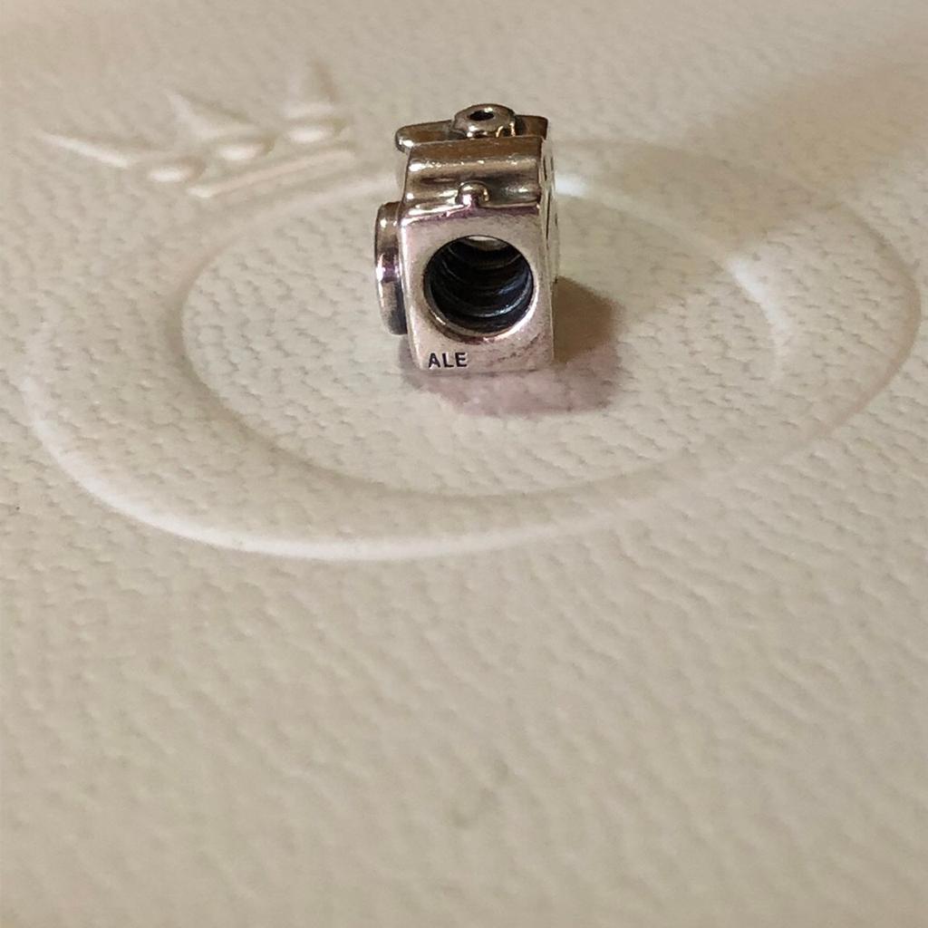 Charm macchina fotografica Pandora in 00156 Roma für € 15,00 zum Verkauf