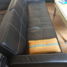 Sofa bed with integrated pull down drinks holder.
In good condition but has some scratches on from my cats.
Length approximately 205cm
Collection from Brierfield.