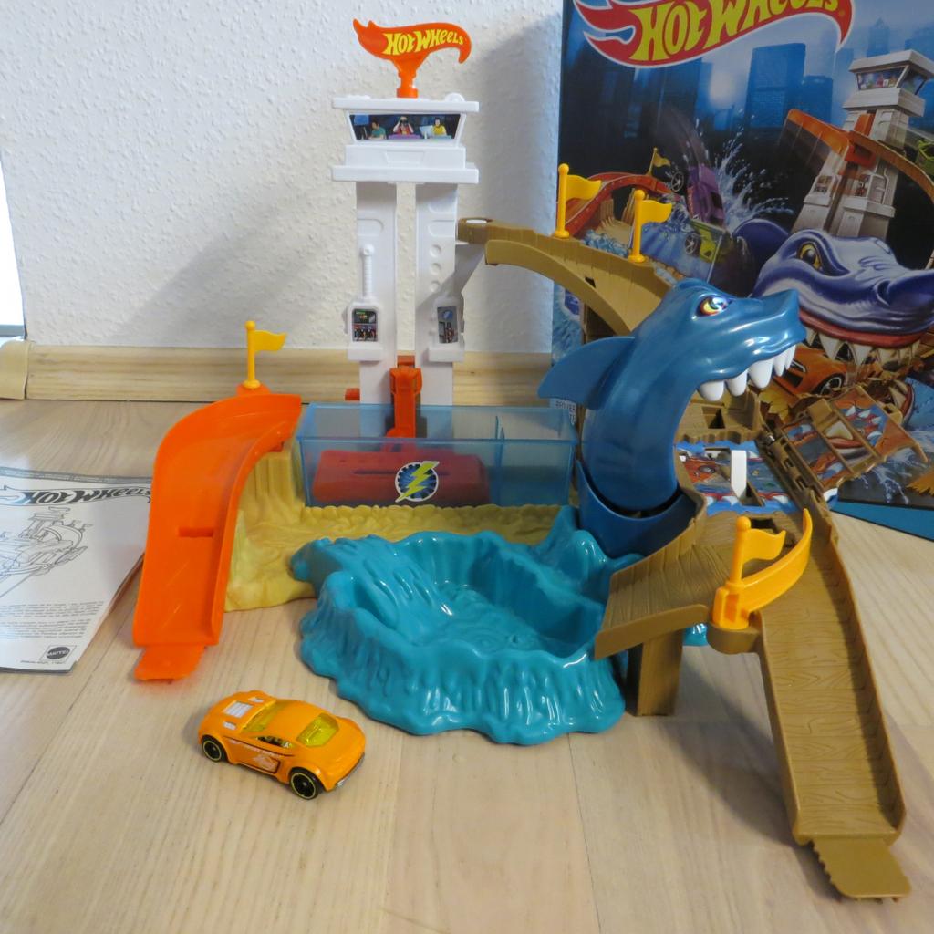 Hot Wheels City Hai-Attacke inkl. 1 Auto in 91093 Heßdorf for €15.00 for  sale | Shpock