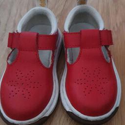almost new
I got them before my baby feet got the big size, then find out she has a wide foot, so the shoes doesn't really fit
£10 no offers