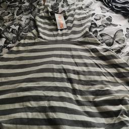 Bnwt gorgeous grey and white superdry summer dress.
From pet/smoke free home