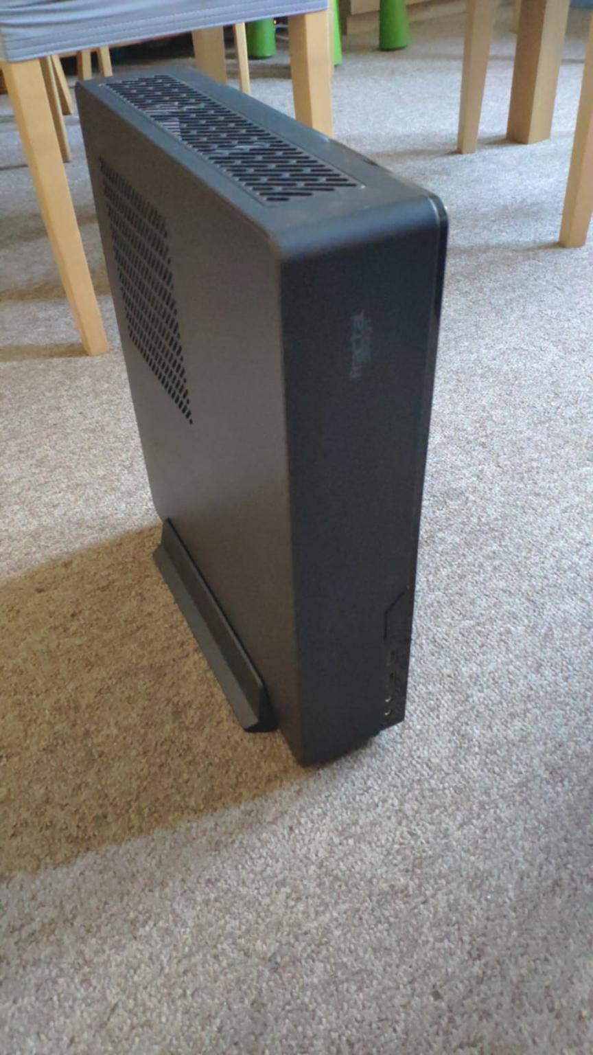 Computer Case with 450W PSU Mini-ITX Node 202 in W13 London Borough of ...