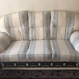 4 pc sofas looks absolutely new, no marking selling due to moving house.