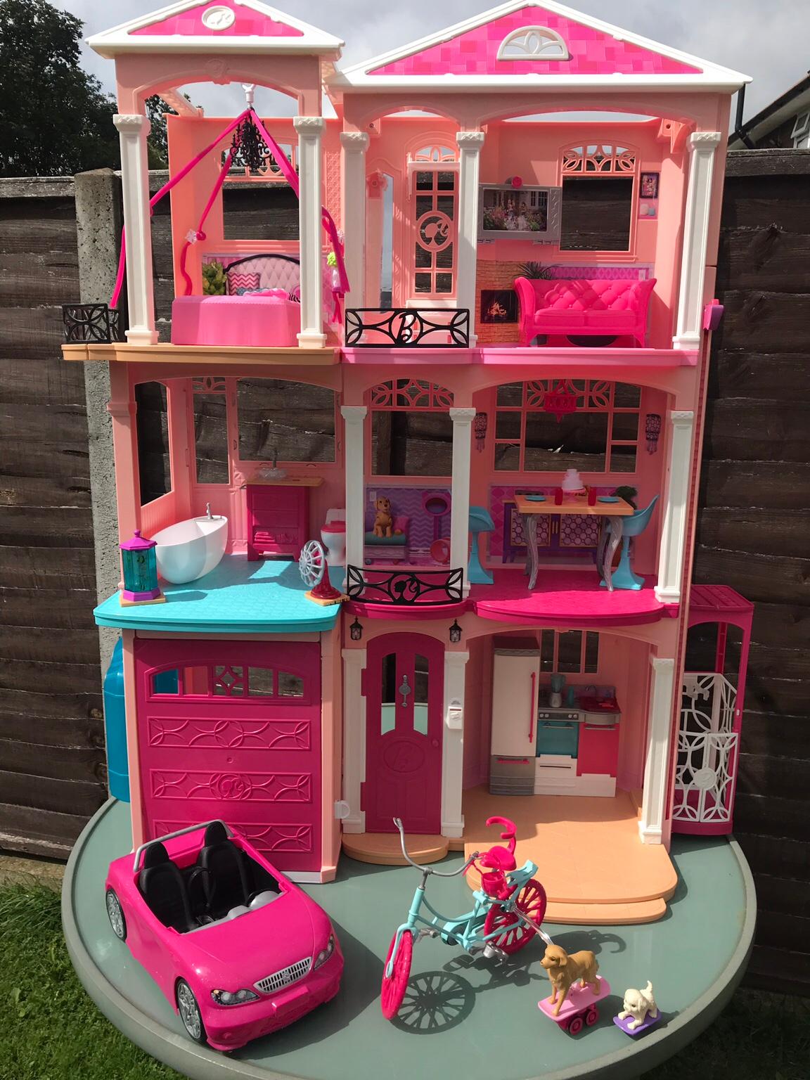 Barbie dream house & accessories in RM9 London for £75.00 for sale Shpock
