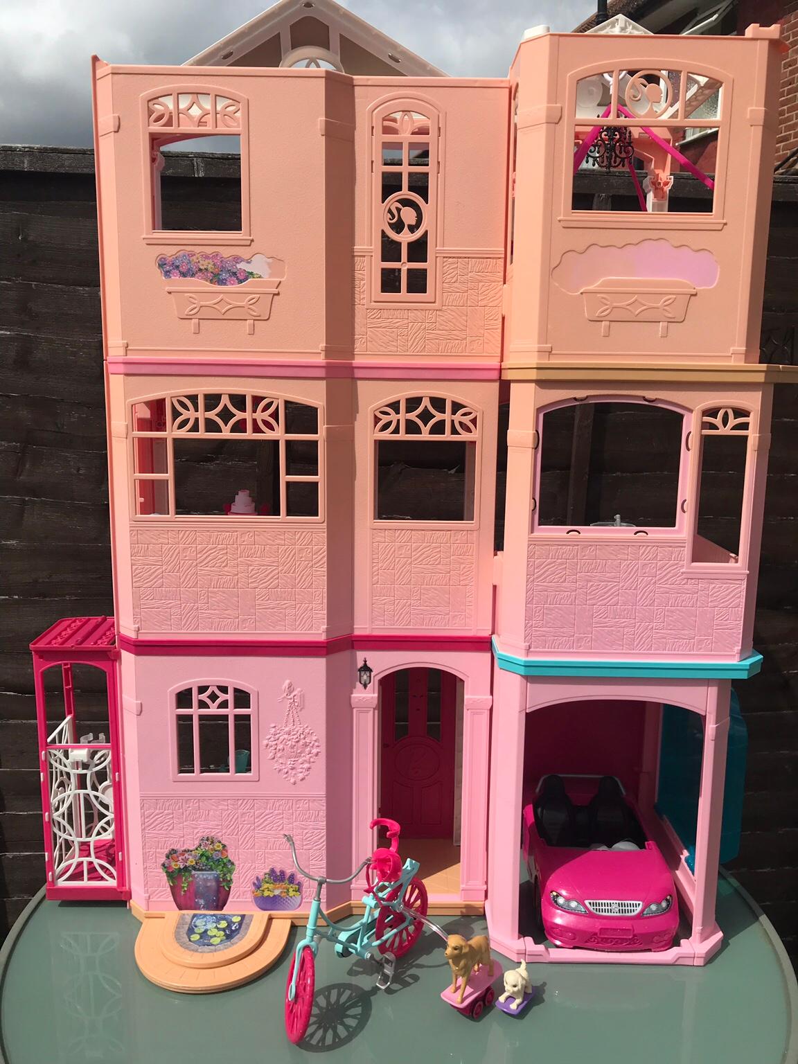 Barbie dream house & accessories in RM9 London for £75.00 for sale Shpock