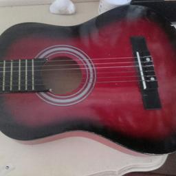 Gitarre: funktioniert noch voll gut
Farbe: rot, schwarz
die gitarre klingt wie neu