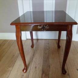 Small Mahogany style table in great condition with no marks.ideal side/ coffee table suitable for any room.

H> 510mm

W> 460mm

D> 530mm

 collection only due to size.

Grab yourself a nice bargain! 

Any questions please feel free to drop me a note.

Thank you for looking :)

Item located in Oldbury b68