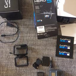 Verkauft wird eine GoPro Hero 5.

Das Gehäuse hat einen kleinen defekt, die Kamera sitzt aber noch fest im Gehäuse (siehe Bild)

Bei Interesse einfach Angebot mit Preisvorstellungen machen. Versand gegen Aufpreis möglich.