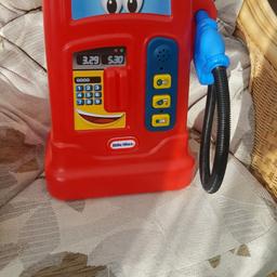 Excellent condition 

Hose and pretend nozzle

Three weather proof electronic fuel buttons make six fun sounds. Comes with hose and pretend nozzle. For use with any large foot-to-floor ride-on.
