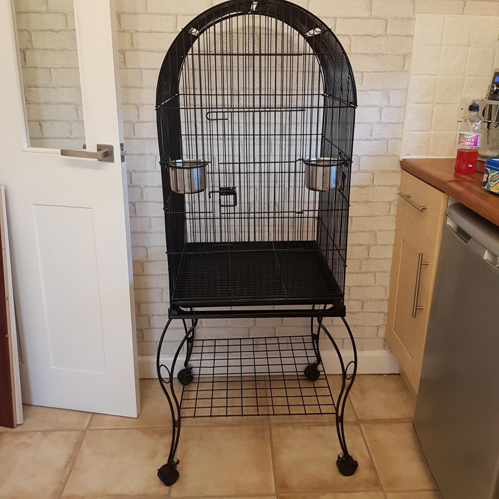 Large Bird Cage on Stand in TS23 Billingham für £ 50,00 zum Verkauf