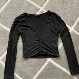 Mjuk, skön och tunn långärmad tröja från Brandy Melville i croppad modell. One size