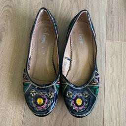 Beaded flat shoes size 5