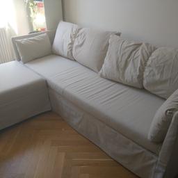 Das Sofa ist 1,5 Jahre alt, in einem super Zustand. Er hat auch eine Bettfunktion und einen kleinen Stauraum. 
Länge: 150 cm
Breite: 210 cm
Selbstabholung in 17. Bzk.