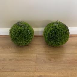 Artificial grass topiary balls x2