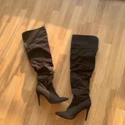 Black suede effect knee/ thigh high boots 
Are thigh high but can be turn down to knee high 

Worn boots, ideally need heels replacing if bothered by the condition. Still use able. 

Selling as no longer need 
£1

Collection only ASAP