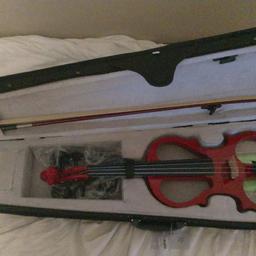 beginners violin with sound board. Ideal for playing quietly with headphones on or loud if you have an amplifier. Violin is hardly played.