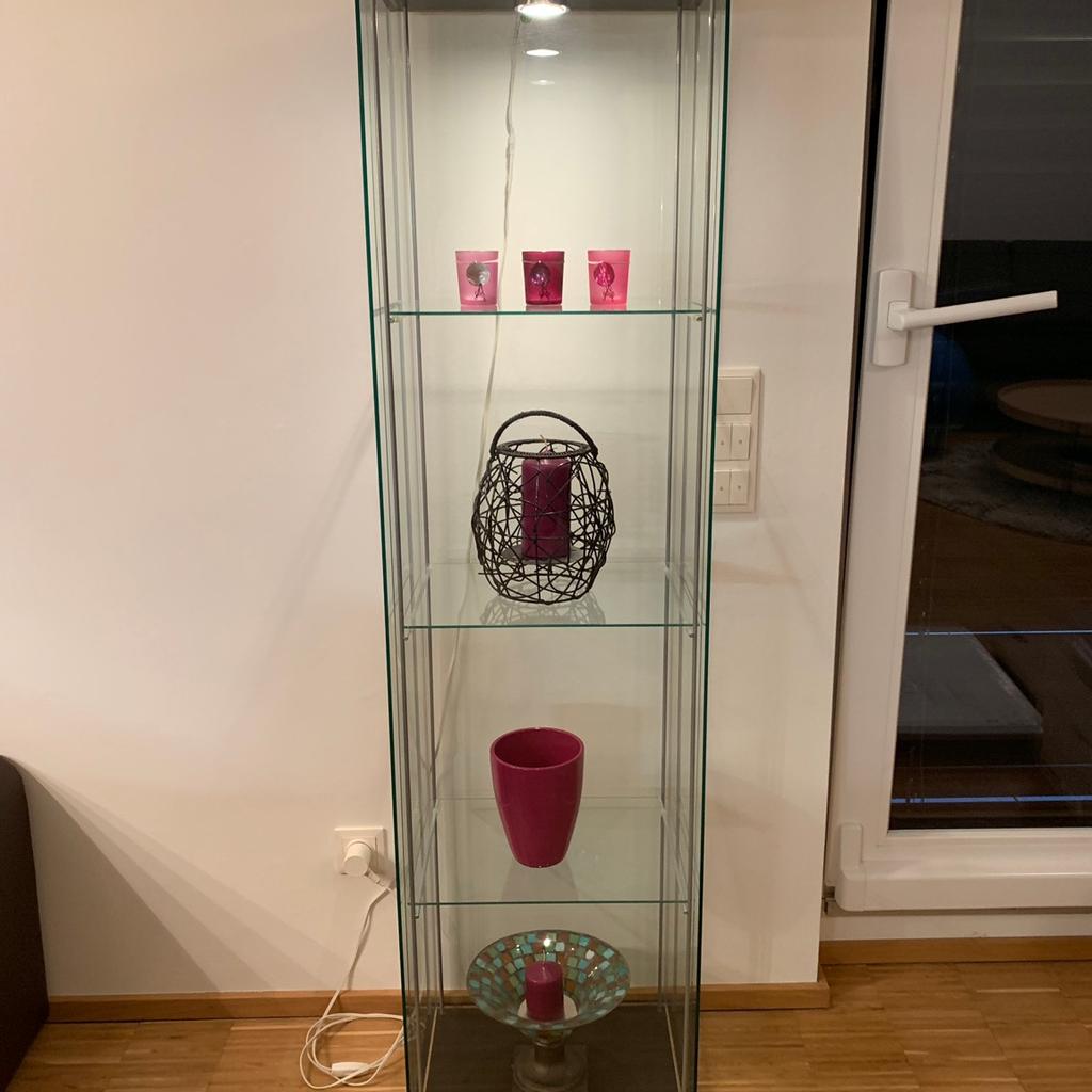 Verwunderlich Ikea Glasvitrine Mit Beleuchtung Bild