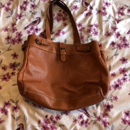 The bag is roughly 45cm wife and 31cm deep. It is in good condition. Collection from home only.