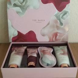 Unwanted gift, immaculate condition, never used. Includes:-

×1 Eye mask
×1 300ml Body Wash (Blush Pink)
×1 200ml Shimmering Body Wash (Opulent Petal)
×1 300ml Body Wash (Pretty Pearl)

Can deliver for fuel

from smoke & pet free home