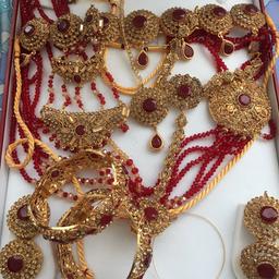 10 piece Wedding set absolutely beautiful used it on wedding day for few hours since then been in the wardrobe 

Includes:
Tikka
Jumar 
Earring
Chokker necklace 
Long necklace 
Nath 
Bracelet 
2 bangles