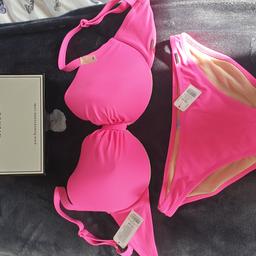 Brand new (giftwrapped with tags and fragrances petals) hot pink bow bikini from Boux Avenue.

Bikini bottoms are a size 10 and the top a 30F. 

Original cost for both items was somewhere between £50 and £60.