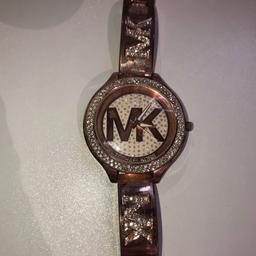 Rose gold working order Michael kors Watch
Selling due to Not needed as I’ve recently purchased a new Watch
Paid £229 brand new
Bargain for a Michael kors watch and want gone
100% authentic
Offers available