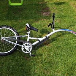 20 inch wheel, attaches to adult bike.

Extremely quick and easy to setup.

Very good condition.