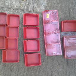 18 assorted size red plastic containers.
Ideal as screw/nail tidys in the garage.
