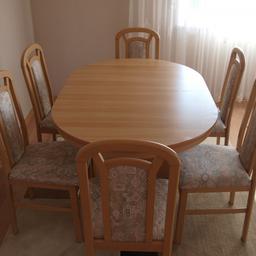 Verkaufen Esszimmer-tisch mit Stühlen. Den Tisch kann man auch noch verstellen, sodass mehrere Personen Platz haben. Im Tisch sind noch 2 weitere Platten vorhanden um es zu vergrößern. Der Tisch hat folgende Maße:

Normal:
Breite: 90 cm
Länge. 135 cm
Höhe: 76 cm

Mit einer Platte:
Länge: 178 cm

Mit zwei Platten:
Länge 224 cm