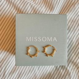 Missoma Lucy Williams Gold Tiny Orb Hinged Hoops
RRP £39 
Brand new. Comes with box and small bag. 
Selling as they are an unwanted present and I don’t really wear gold jewellery.
18ct gold vermeil